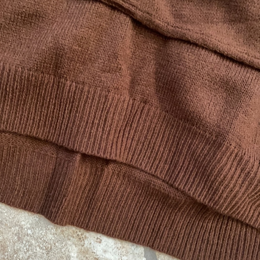 Divided sweaters - Picture 5 of 6
